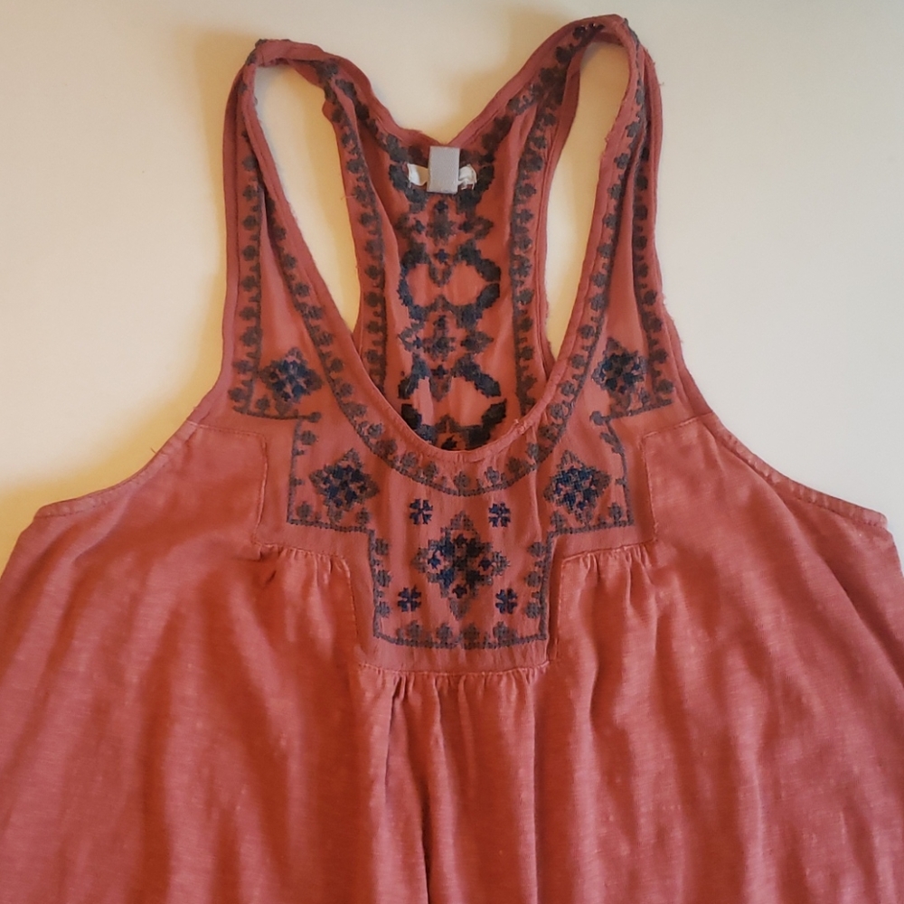 $5/$25 Rust and navy blue racerback tank top
